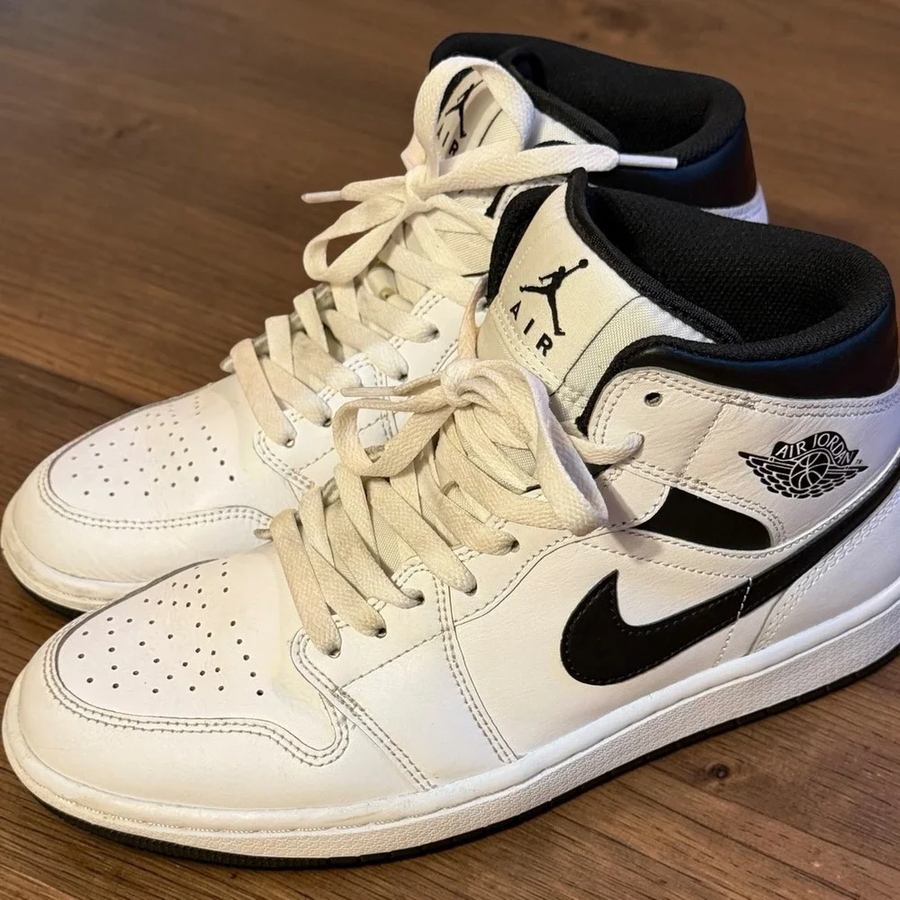 Nike Air Jordan 1 Mid Reverse Panda Mens 8.5 White Black DQ8426-132 Leather
